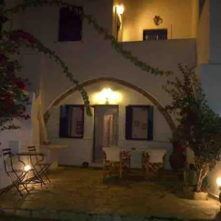 Traditional Two Story House In Galanado Naxos Prázdninový dům